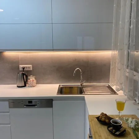 Apartment Sandra, With 2 Bathroom, Wi-fi, Private Parking Split