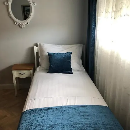 Sandra, With 2 Bathroom, Wi-fi, Private Parking Apartment
