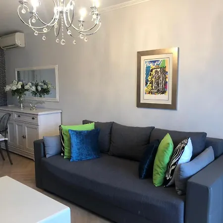 Sandra, With 2 Bathroom, Wi-fi, Private Parking Apartment Split