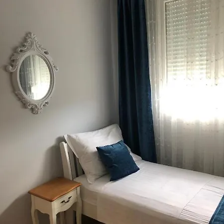 Apartment Sandra, With 2 Bathroom, Wi-fi, Private Parking *