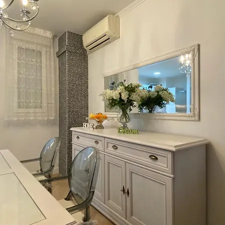 Sandra, With 2 Bathroom, Wi-fi, Private Parking Сплит