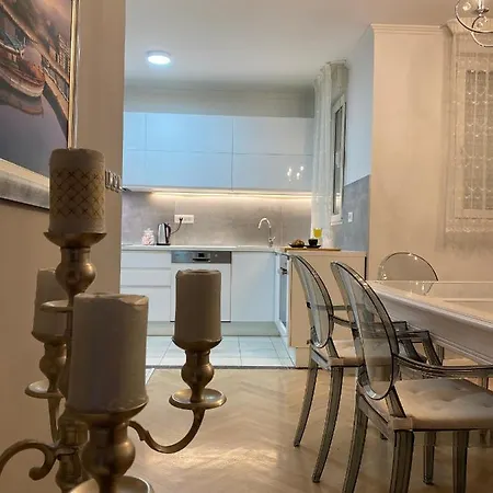 Sandra, With 2 Bathroom, Wi-fi, Private Parking Apartment *