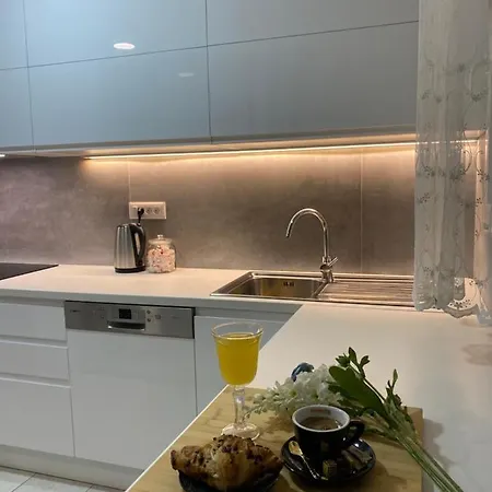 Sandra, With 2 Bathroom, Wi-fi, Private Parking Apartment