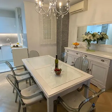 Apartment Sandra, With 2 Bathroom, Wi-fi, Private Parking *