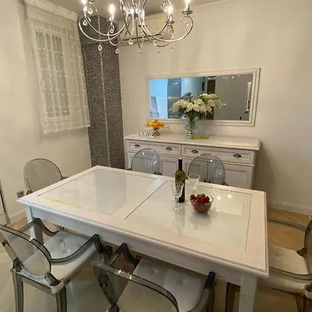 Sandra, With 2 Bathroom, Wi-fi, Private Parking