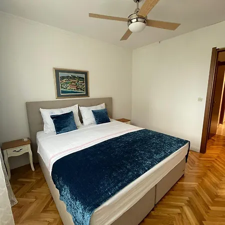 Sandra, With 2 Bathroom, Wi-fi, Private Parking Апартаменты Сплит
