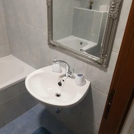 Sandra, With 2 Bathroom, Wi-fi, Private Parking Апартаменты Сплит
