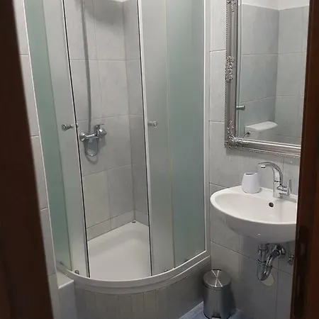 Sandra, With 2 Bathroom, Wi-fi, Private Parking *
