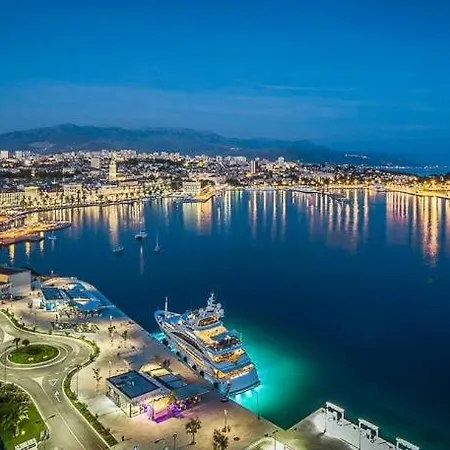 Апартаменты Sandra, With 2 Bathroom, Wi-fi, Private Parking *